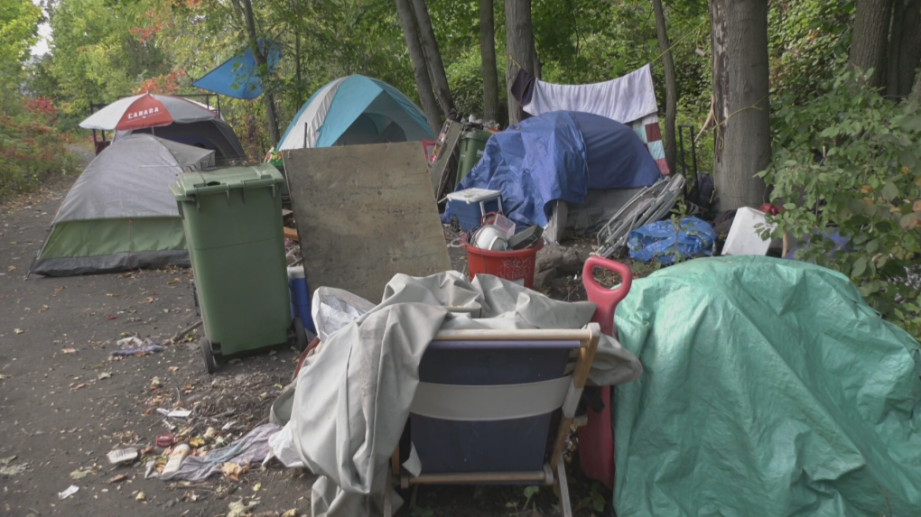 “我们被赶出来了”：露宿的无家可归者被勒令离开剑桥索珀公园 ...